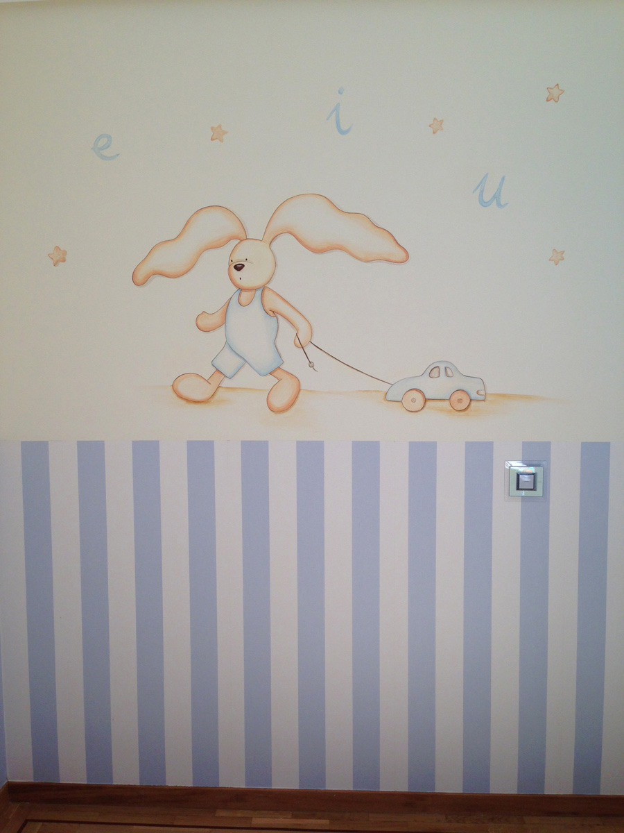 pinte conejitos y ratoncitos en la pared